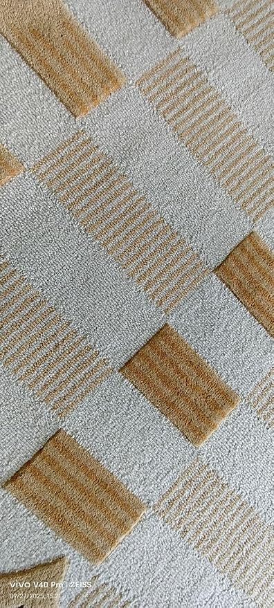 Handmade Scalloped Wool Area Rug - Image 5