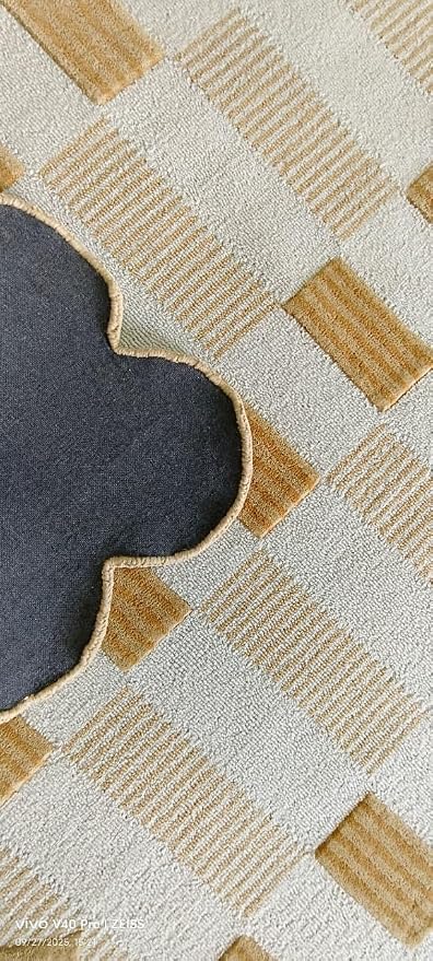 Handmade Scalloped Wool Area Rug - Image 6