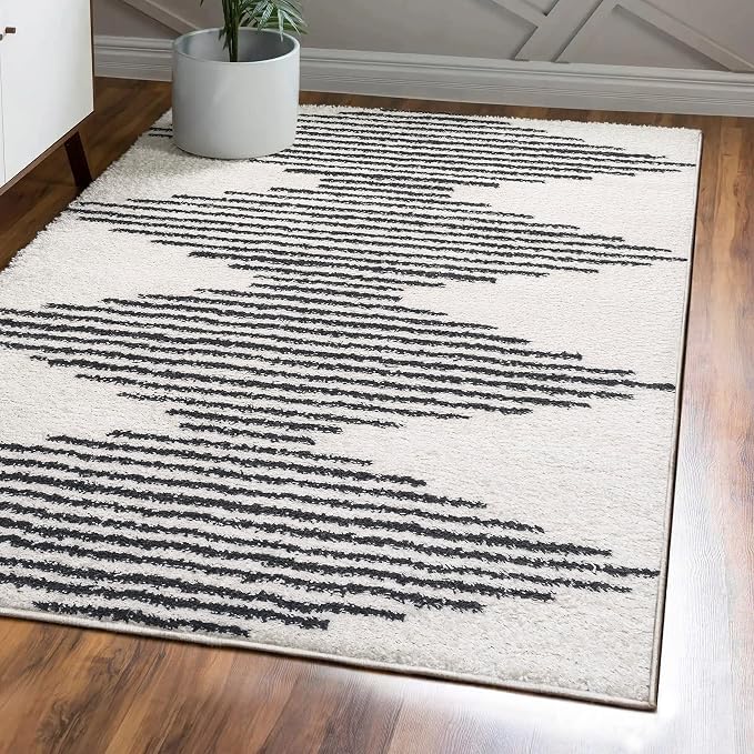 JONATHAN Y Elm Diamond Stripe Shag White/Gray Indoor Area Rug, Contemporary by JONATHANY