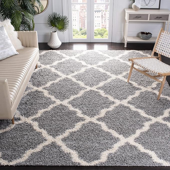 SAFAVIEH Dallas Shag Collection Area Rug by SAFAVIEH