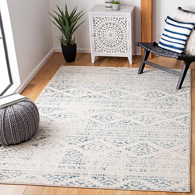 SAFAVIEH Area Rug 4x6 by SAFAVIEH