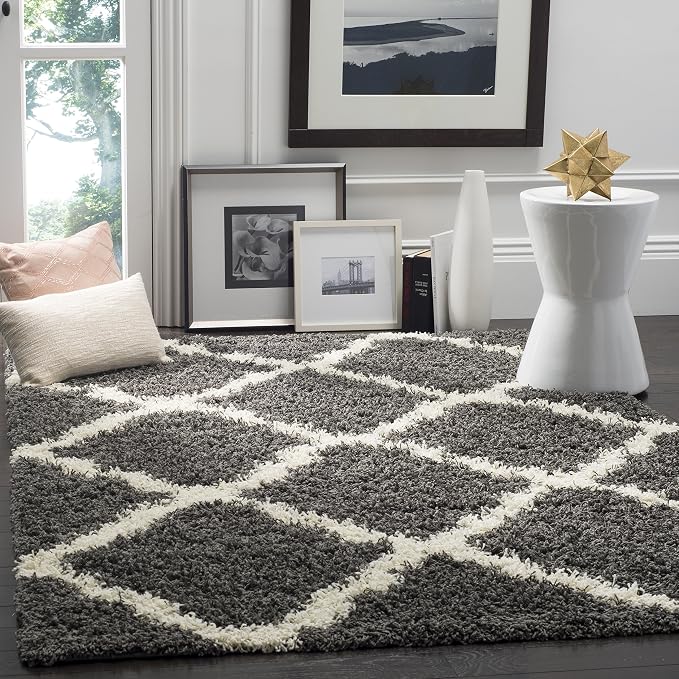 SAFAVIEH Dallas Shag Collection Area Rug by SAFAVIEH